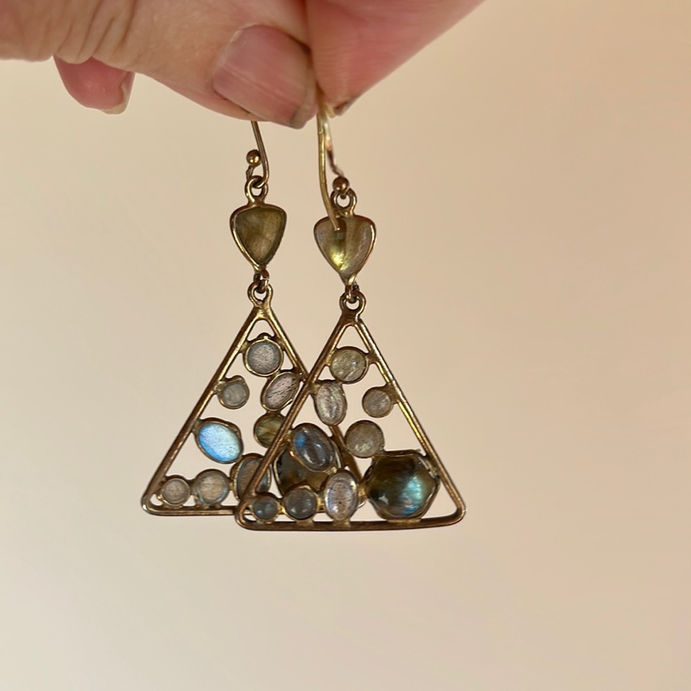 Contemporary triangular earrings with semi-precious stones